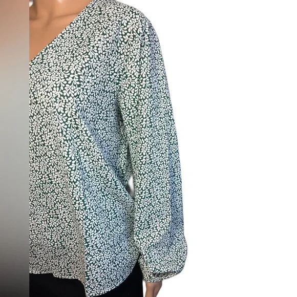 Green and White Floral Puff Sleeve Blouse Large - Picture 4 of 8